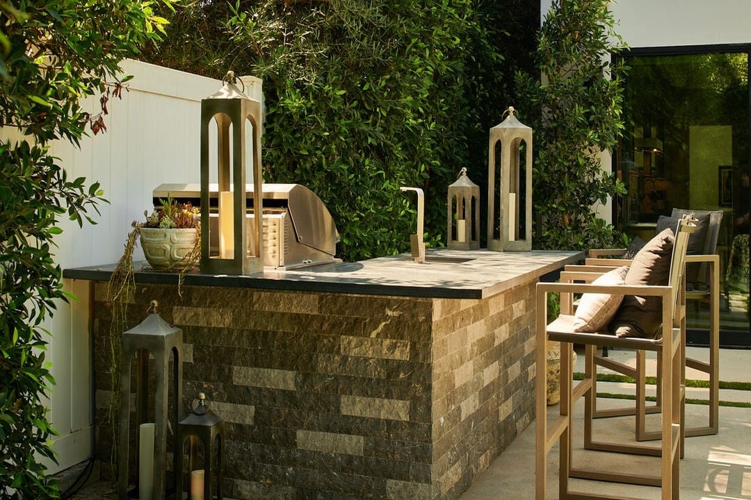 N Bowling Green Way, 90049