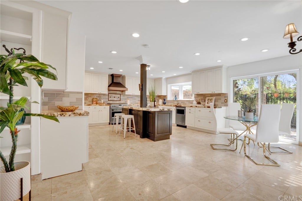 40 Cedar Tree Ln