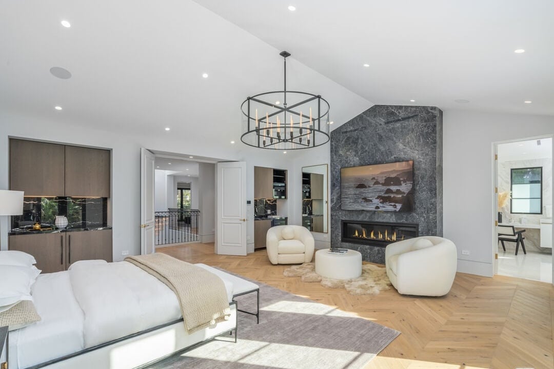 Silverreach Pavilion, N Hillcrest Rd, 90210