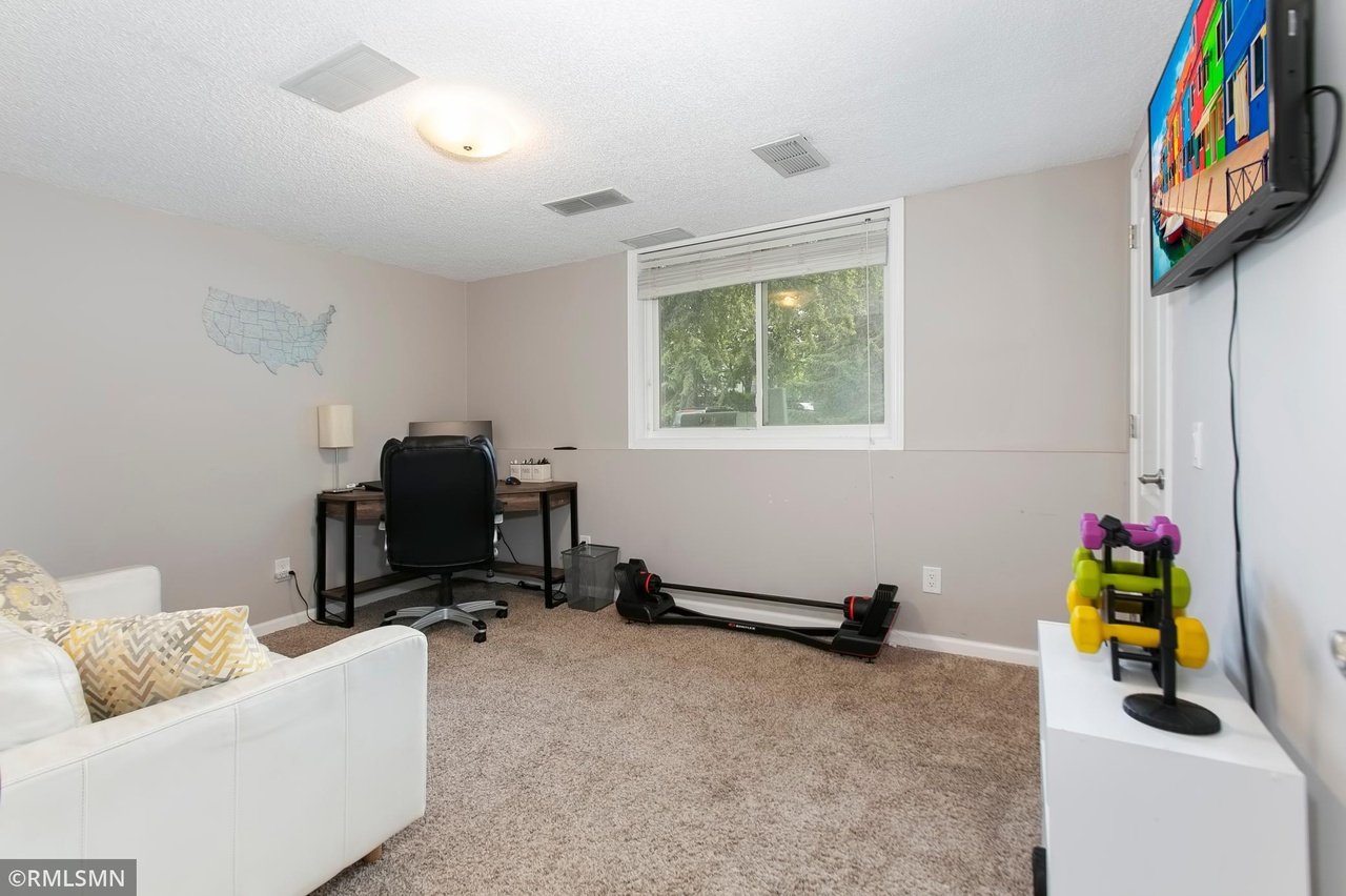 14271 Empire Ct