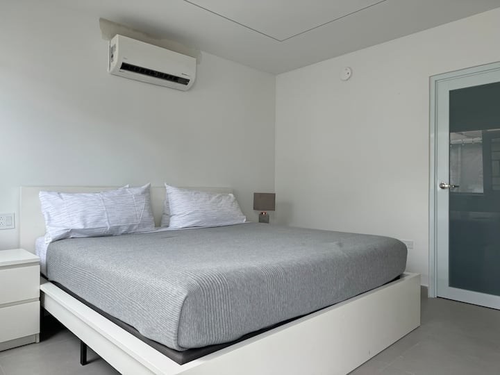 Beach House Apt 8 • King Studio w/ Kitchenette - Airbnb