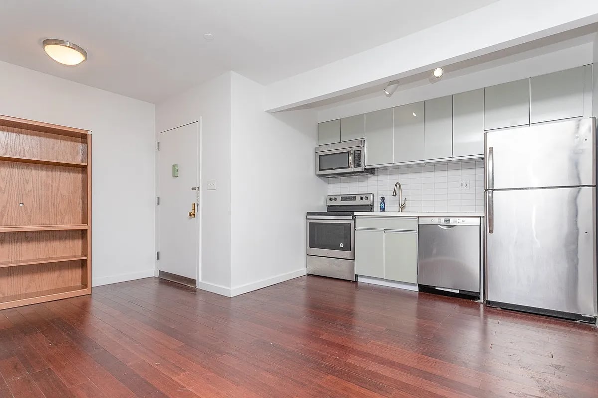 286 Stanhope Street 2F