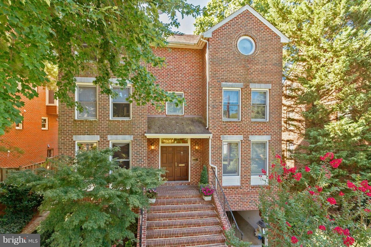 4636 Kenmore Dr NW