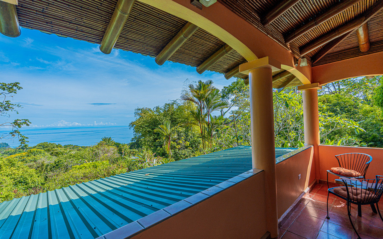 WHALE’S TAIL OCEAN VIEW ESTATE WITH EXTRA LOT 