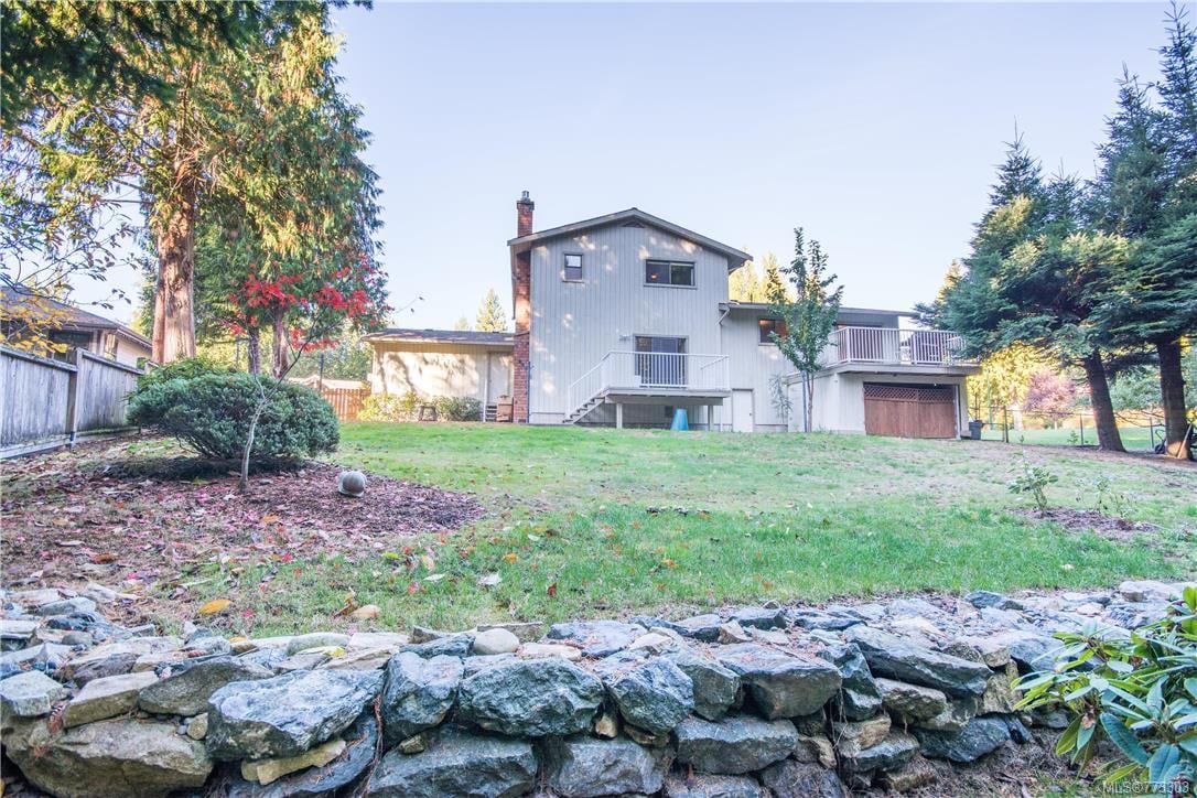 8733 Forest Park Dr, North Saanich