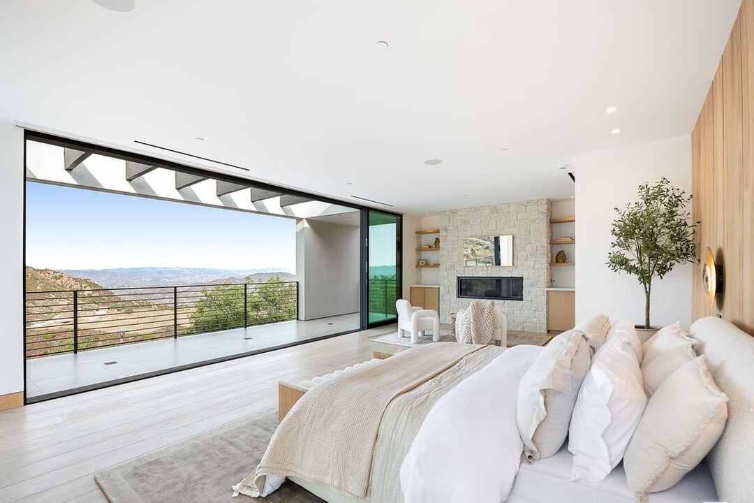 Mulholland Hwy, 90265