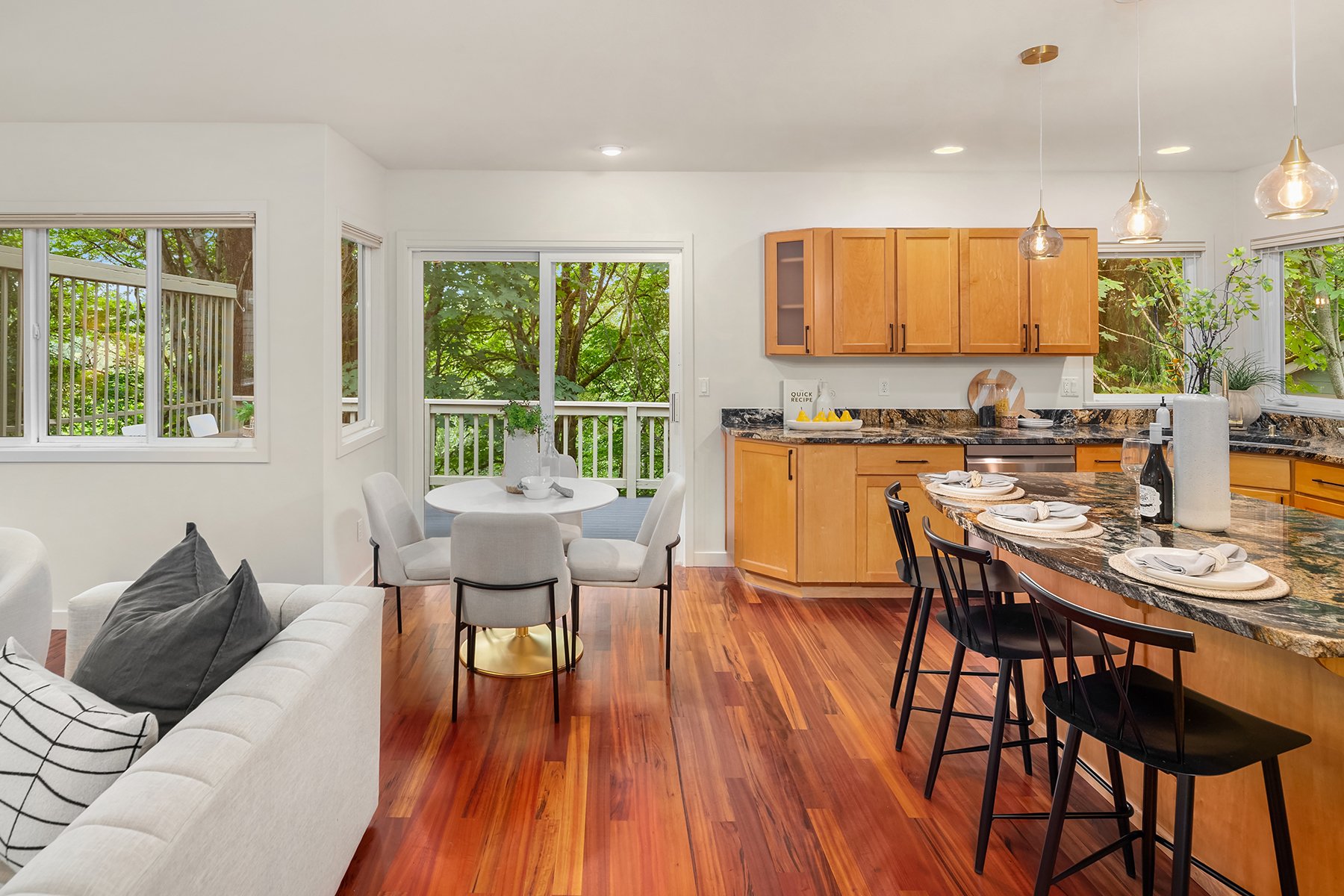 Quiet Elegance in Kirkland: Ideal Location & Natural Beauty