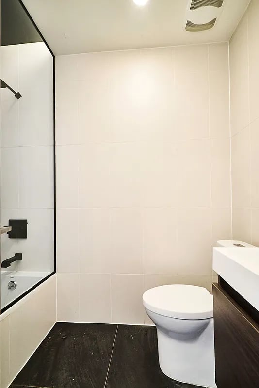 87 Montrose Avenue #2R