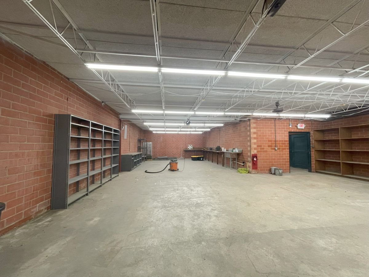 1202 N Flores | For Lease