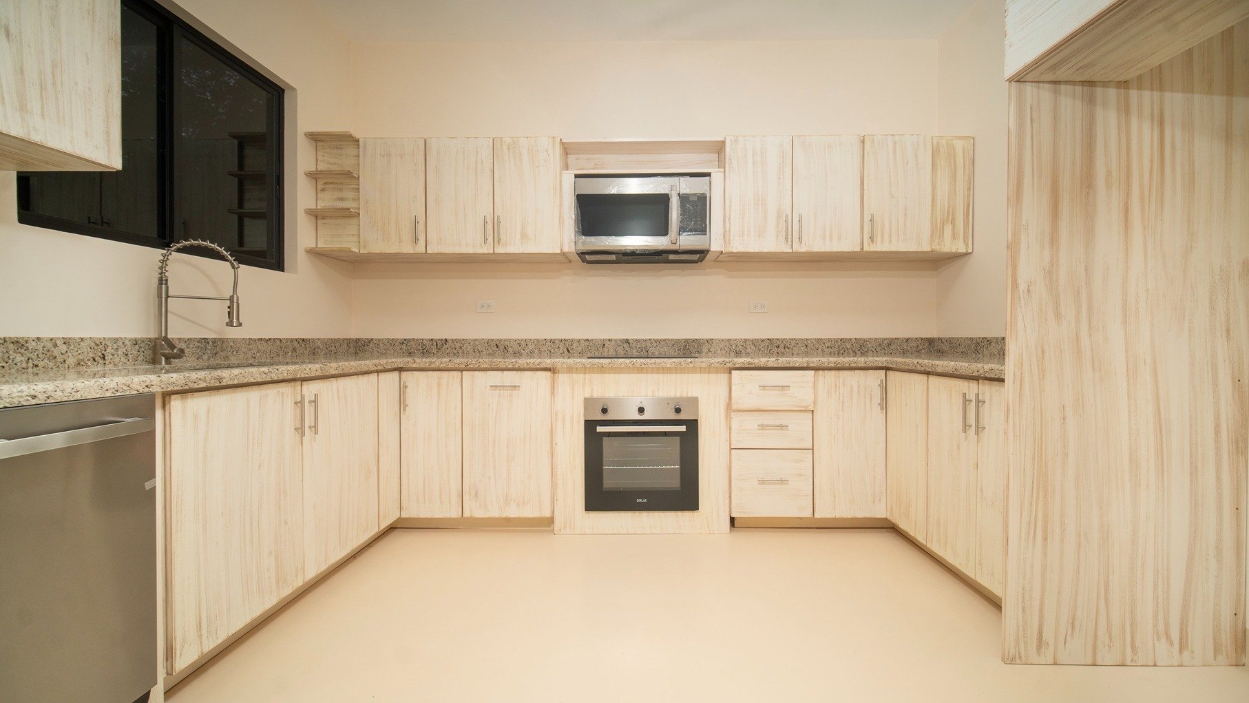 Casa Dos Rosas | Near the Coast House For Sale in Tamarindo