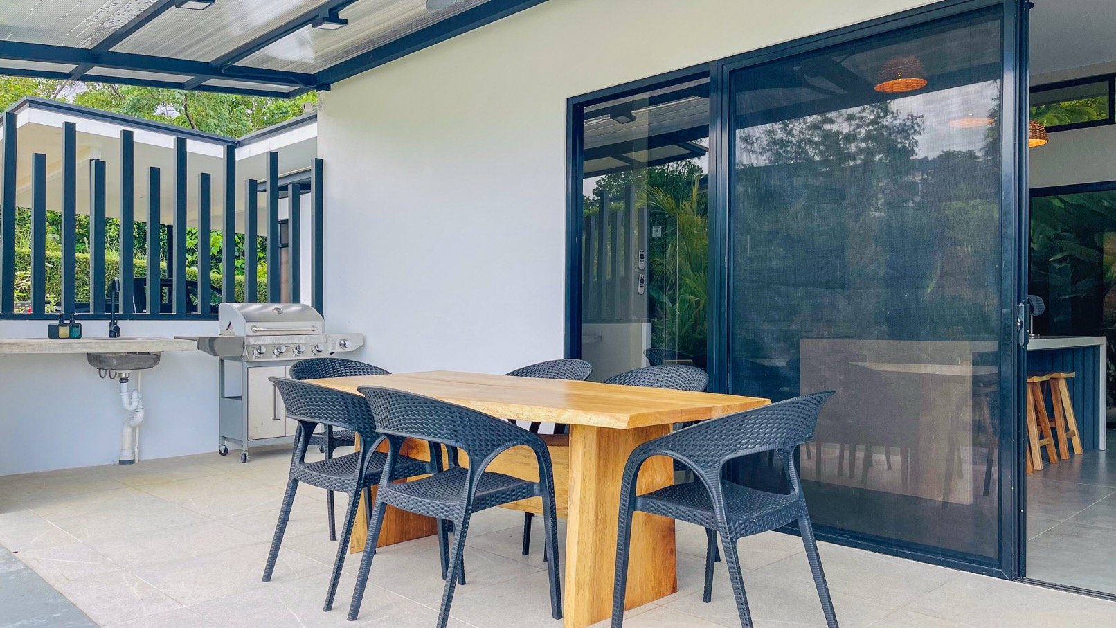 Private Modern Home in Ojochal, Costa Rica with Heated Saltwater Pool & Solar Backup