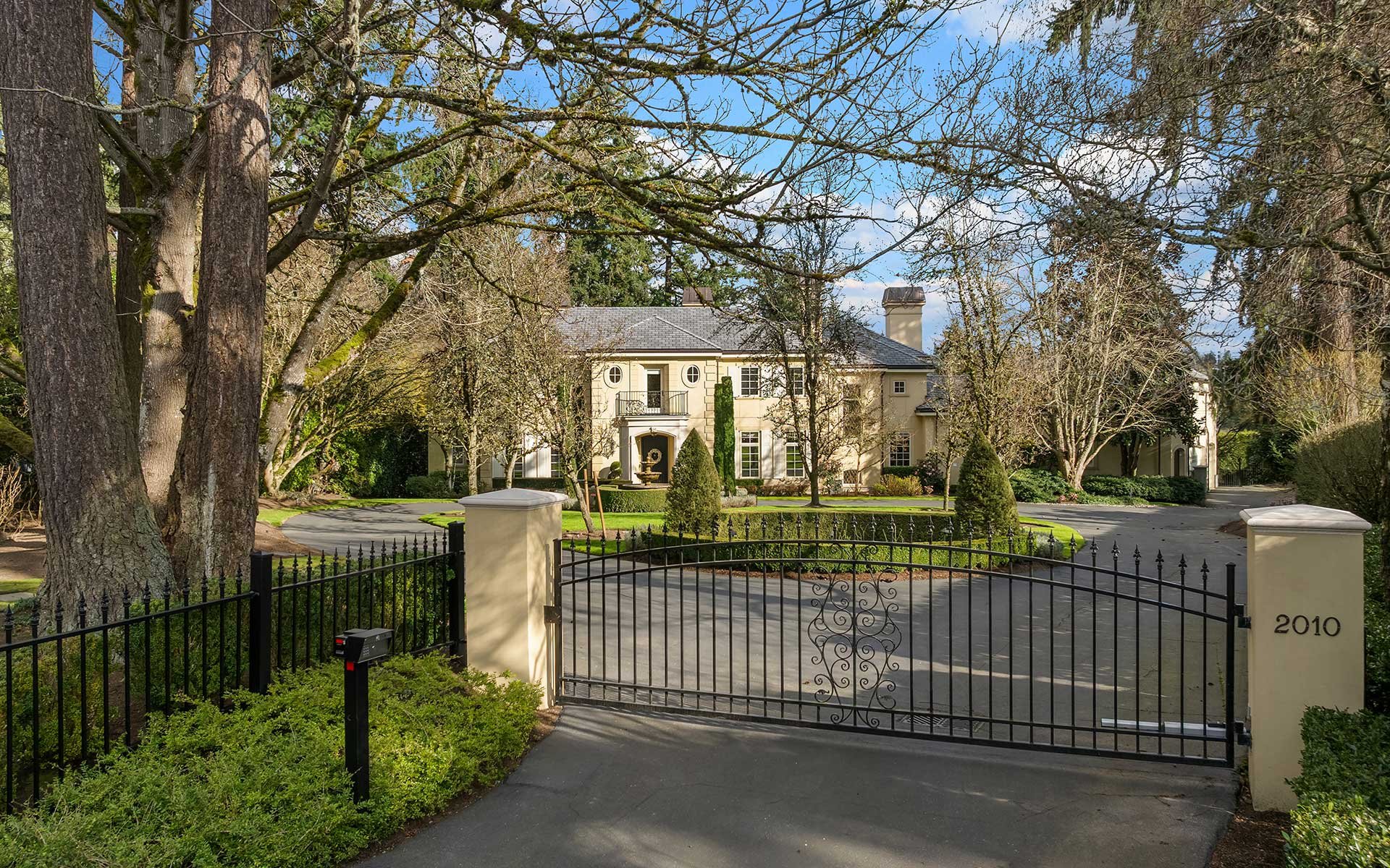 Sophisticated, Timeless Style in a Prized Medina Location on Overlake Golf Course