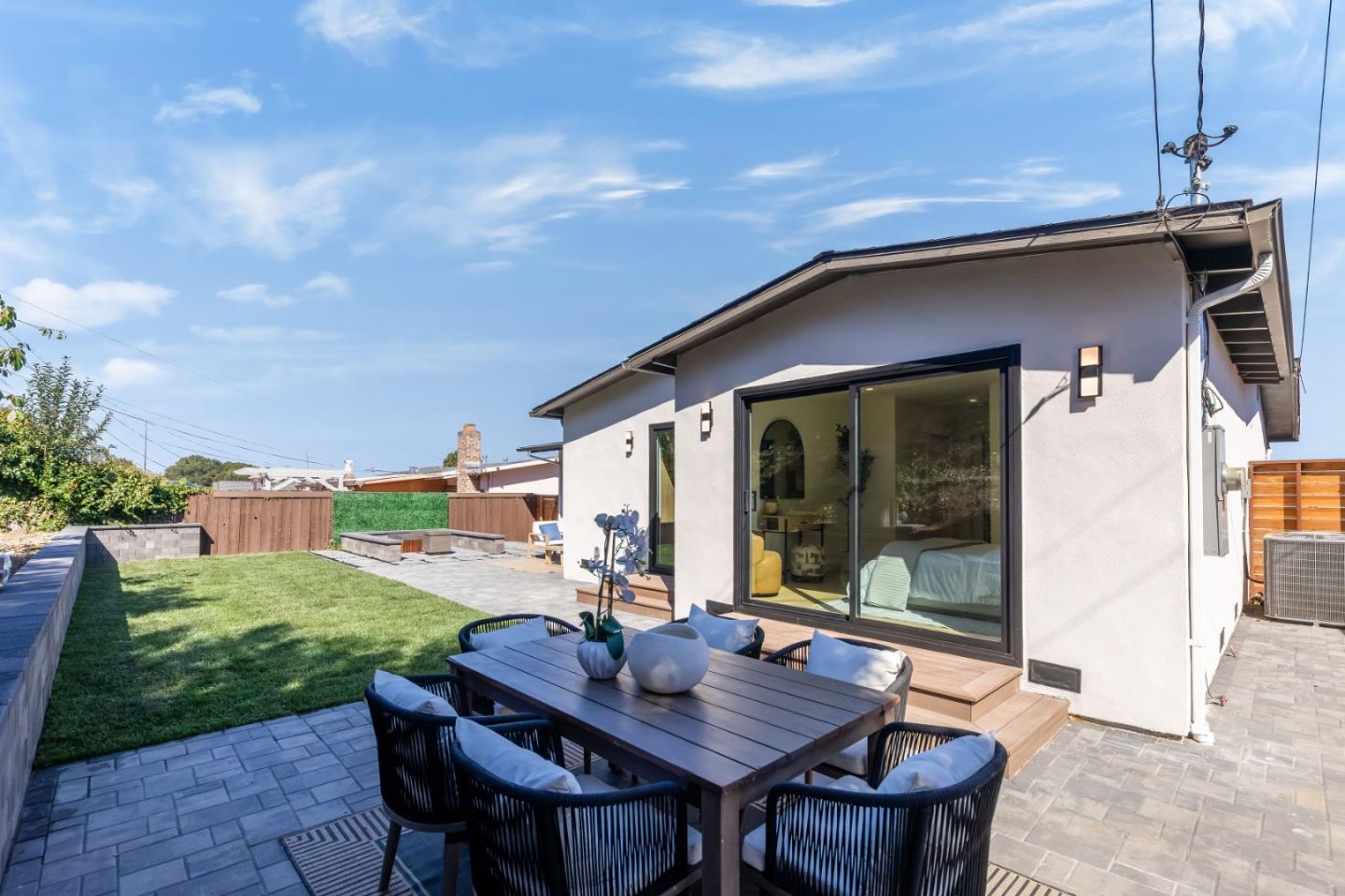 1041 Crestview Drive
