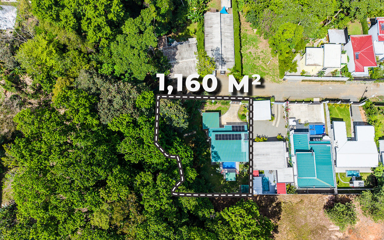 Home Near Downtown Uvita with Private Forest and Creek