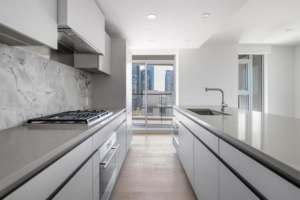 889 Pacific St, #702