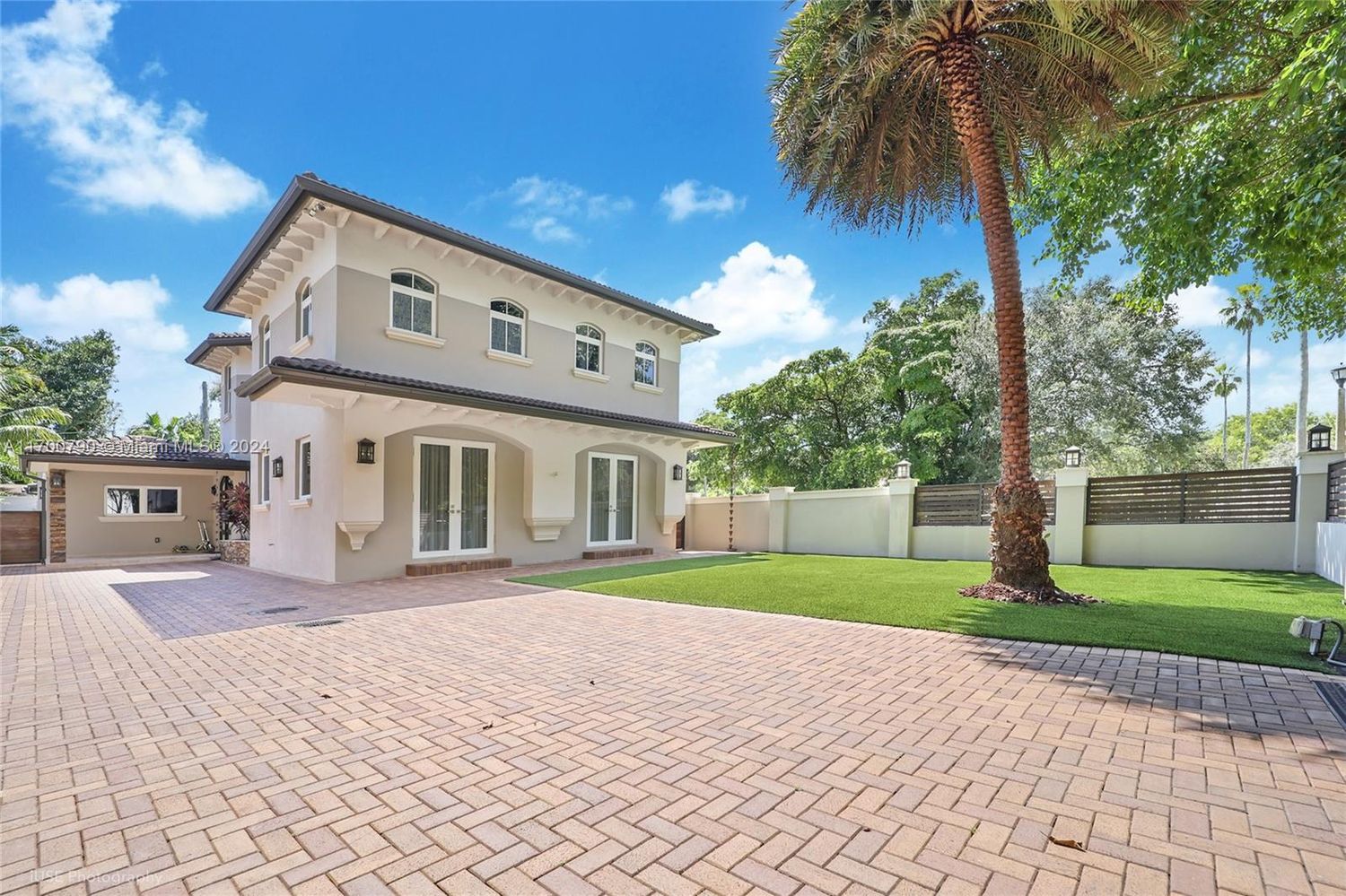 5320 Sunset Dr
