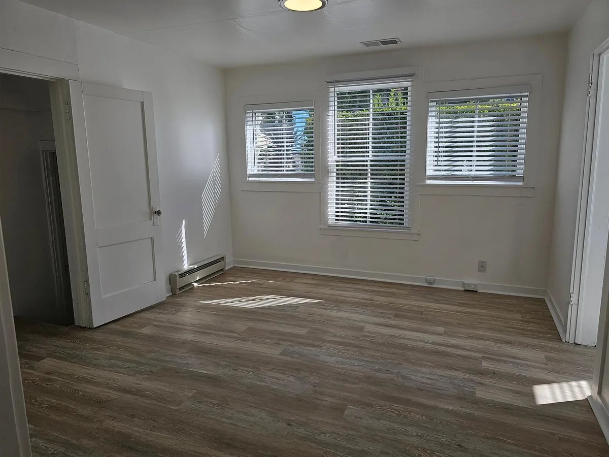 106 Saxon Ave