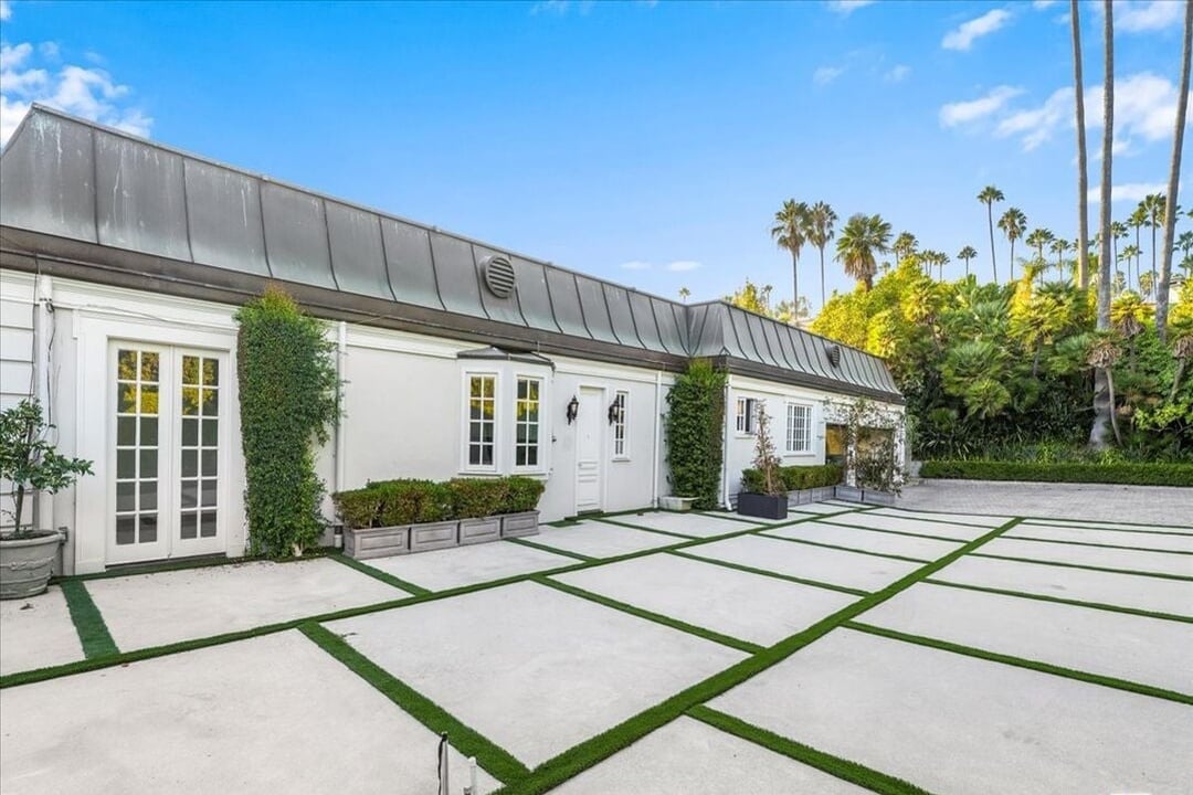 Northstar Manor, N Alta Dr, 90210