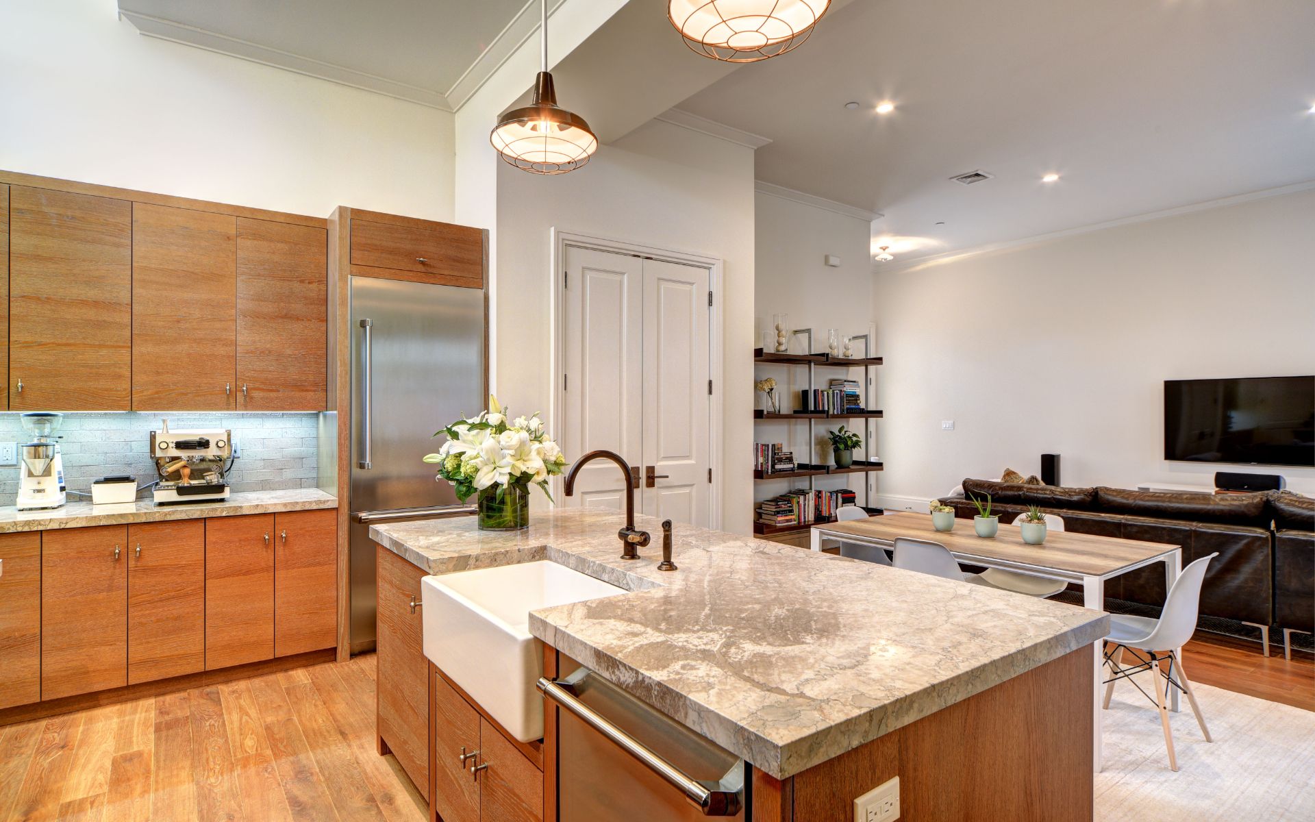 Watchcase Spacious Luxury Bungalow