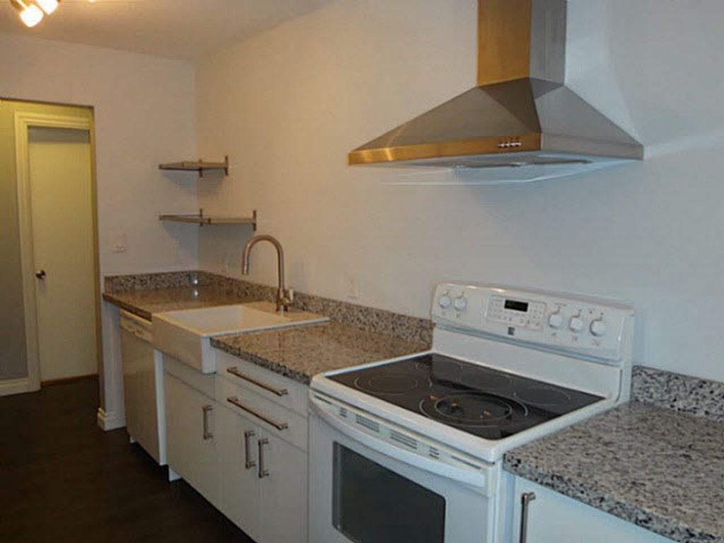 822 Premier St, #5