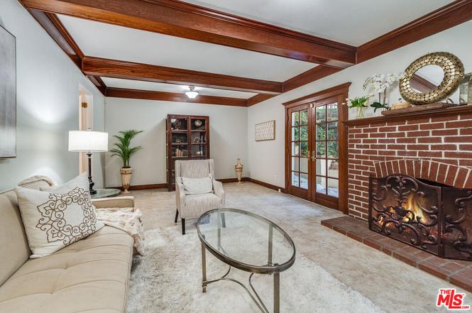 1712 N Beverly Glen Blvd, Los Angeles, CA 90077