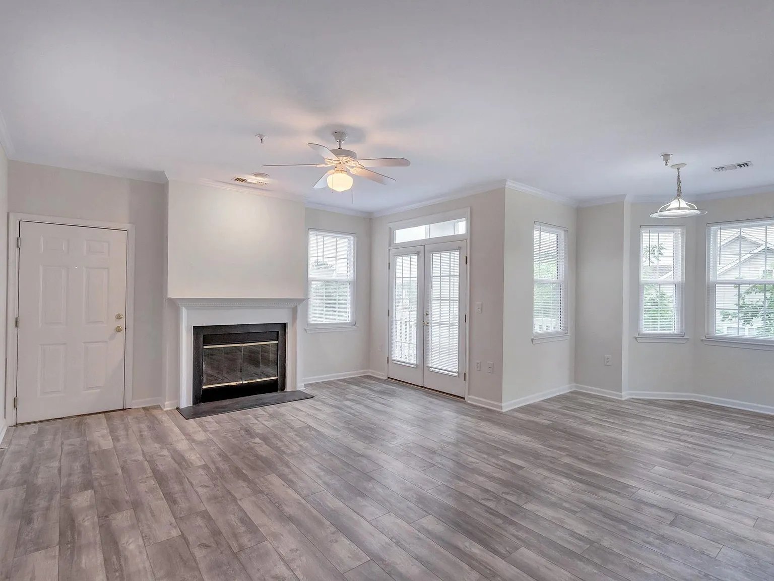 830 Beverley Dr, #203