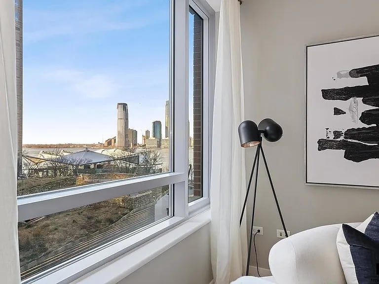 2 River Ter Apartment 4D