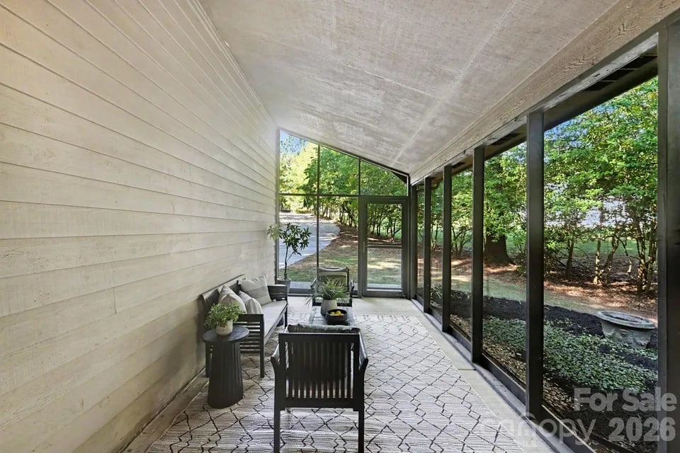 10006 Stoneleigh Lane