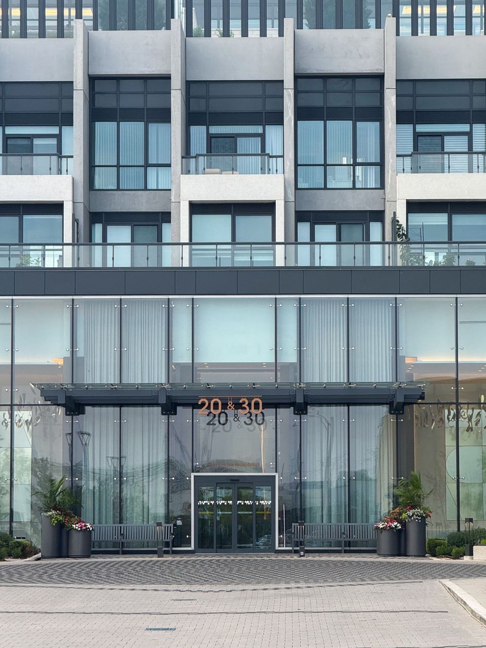 30 Inn on the Park Dr 3104