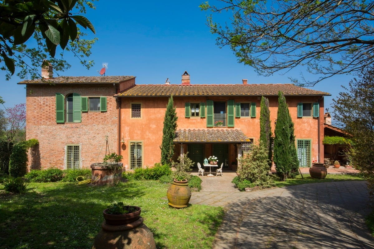 Villa In The Tuscan Hills