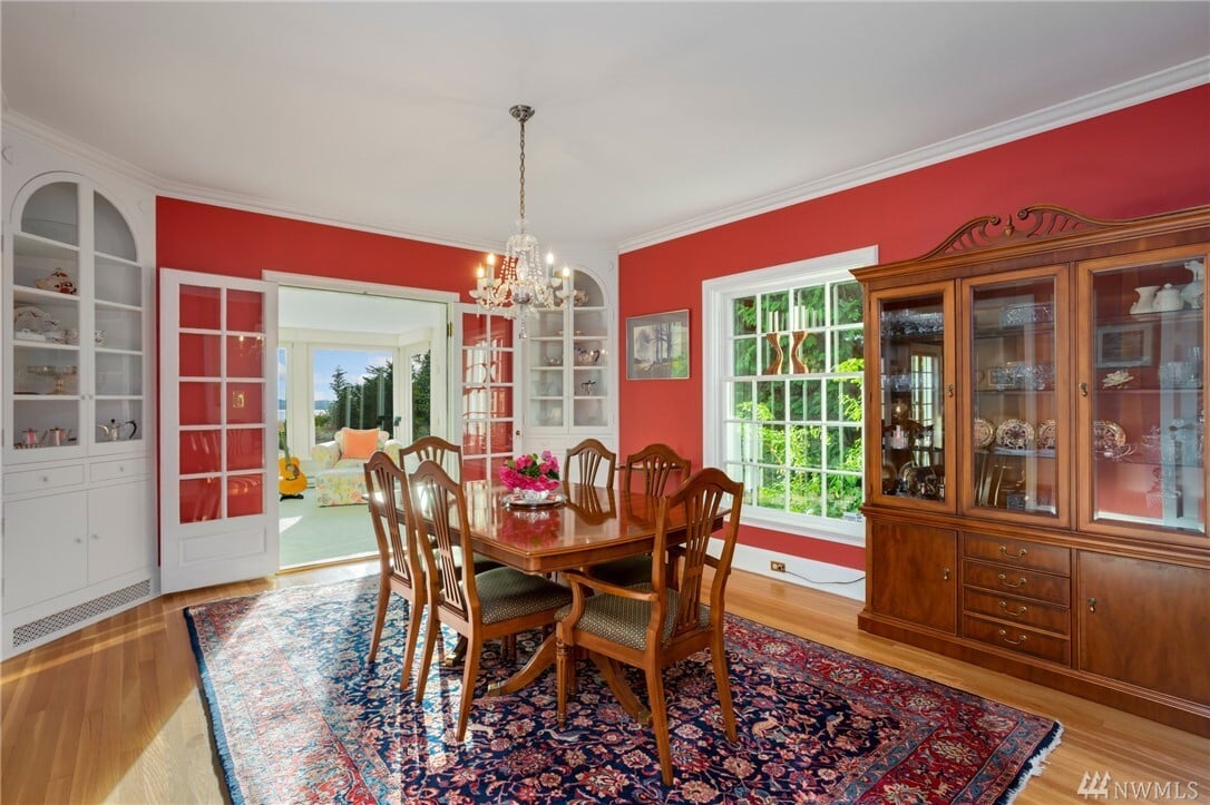 2646 Magnolia Blvd W