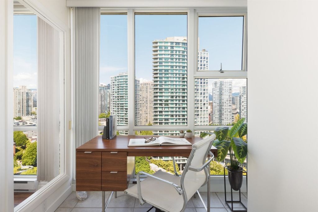 1077 Marinaside Cres, #2106