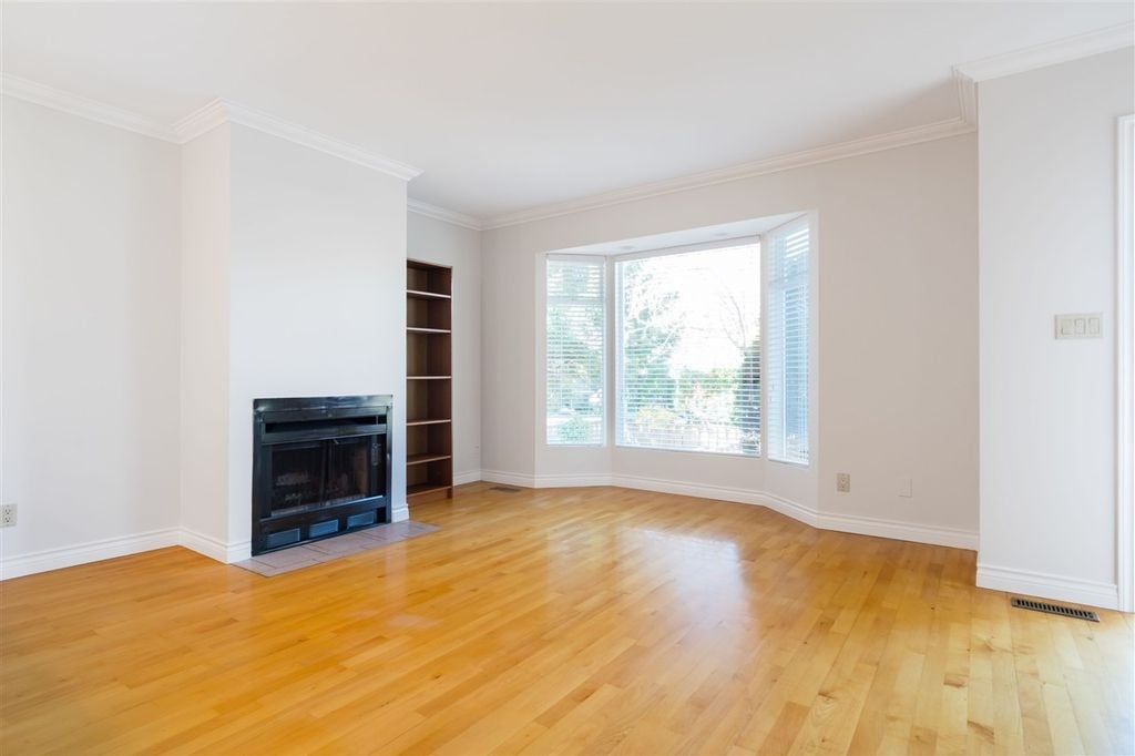 294 W 16th Ave