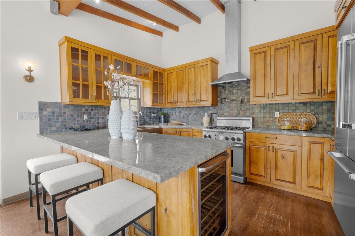 Lake Hollywood 4 + 2 Spanish Home with Views 