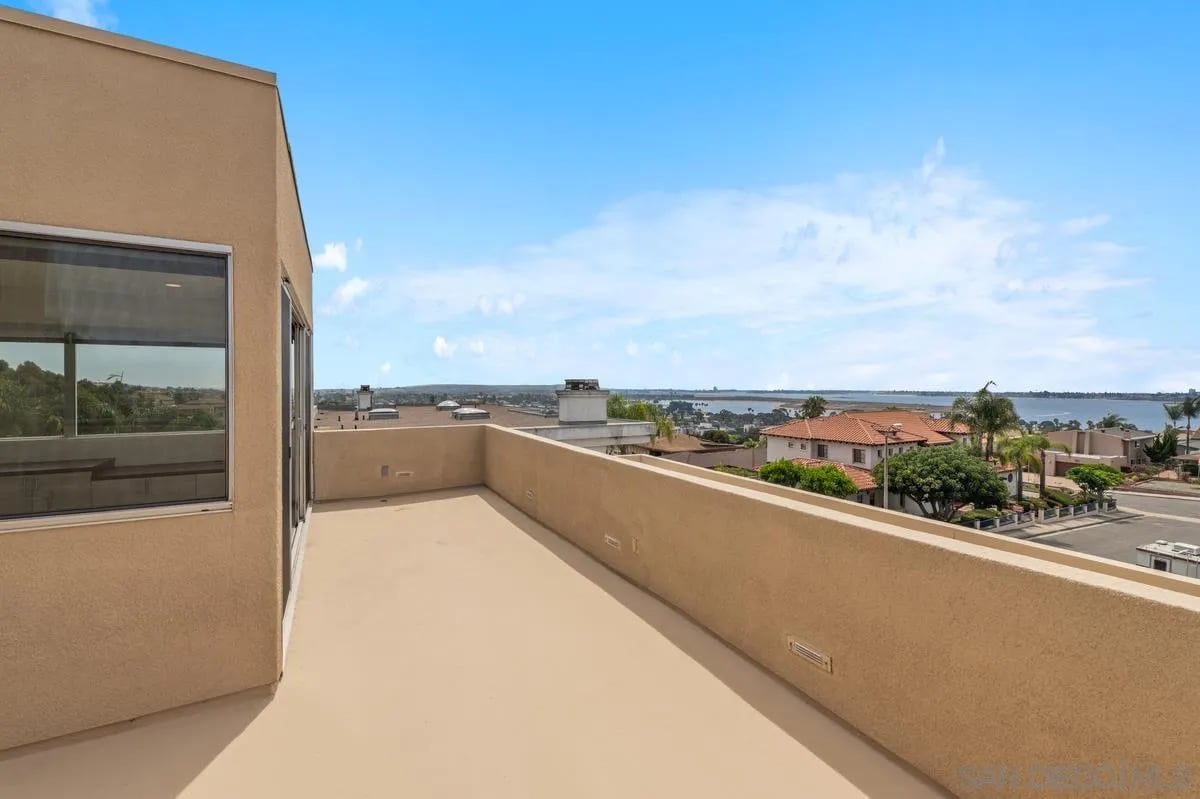 2885 Fallbrook Ln