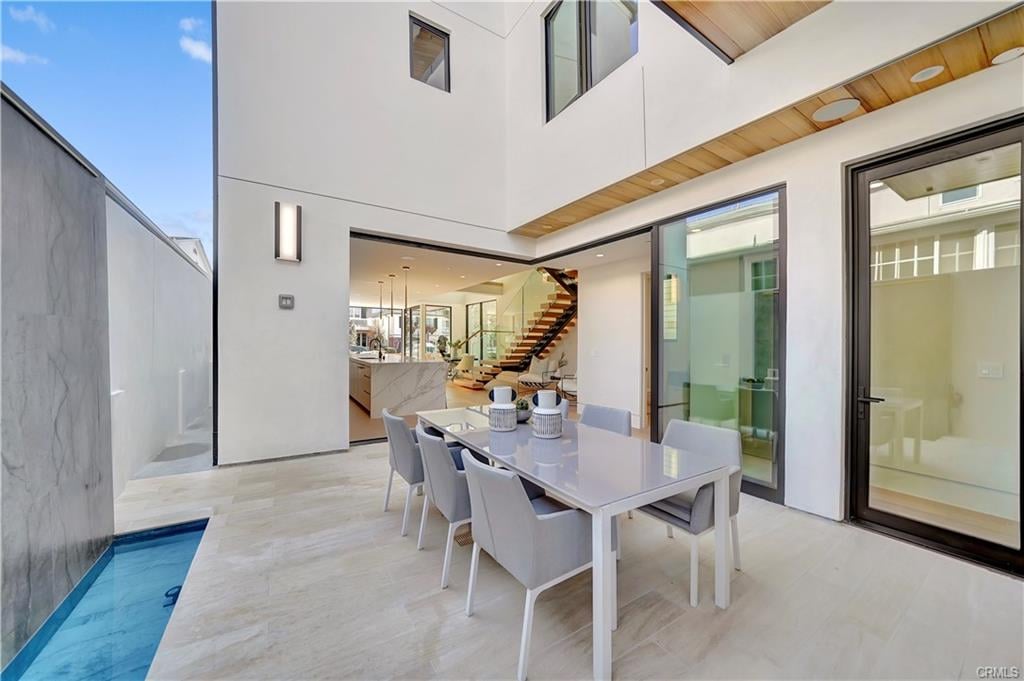 221 Heliotrope Ave