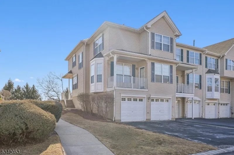 15 Clearbrook Ln