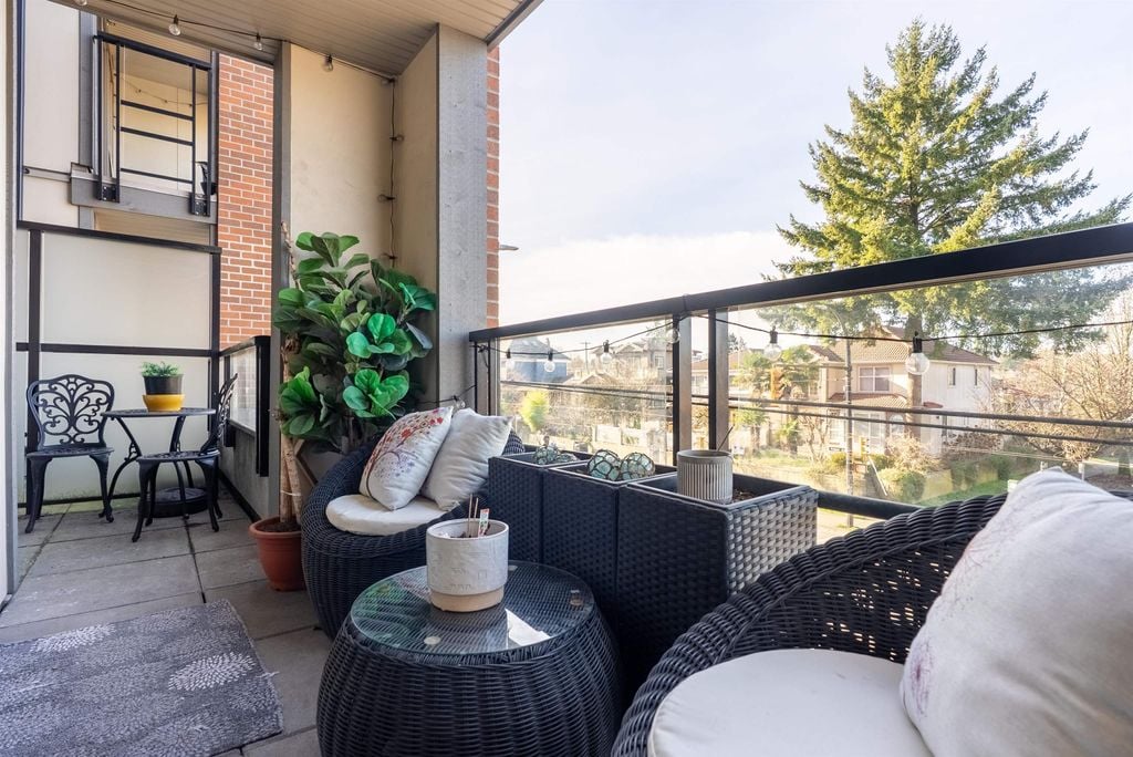 4550 Fraser St, #206