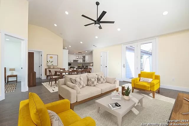 2431 W Woodlawn Ave