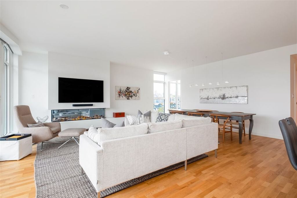 602 W 8th Ave, #1555