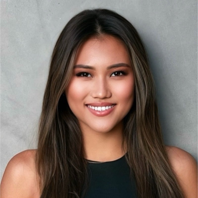 Helen Ge, Beverly Hills Real Estate Agent Headshot