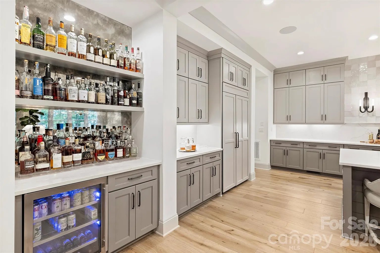1525 Lynway Dr