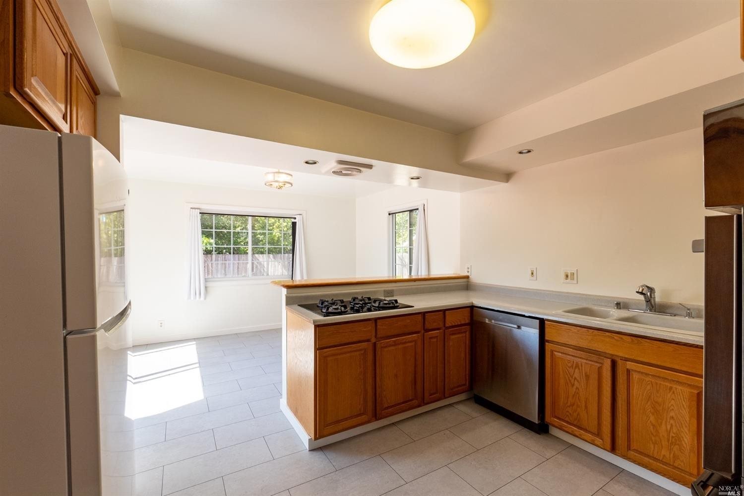 6 Boulevard Ct