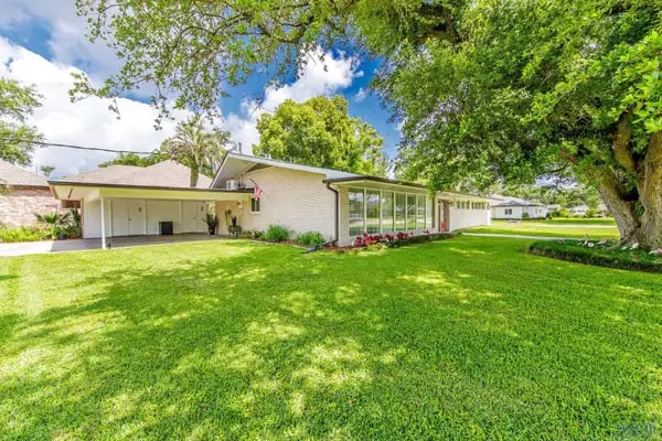 600 Hollygrove Ave