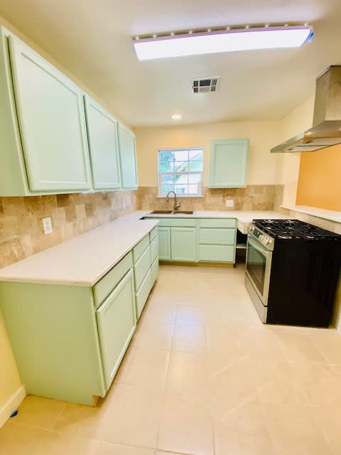 2030 Palo Alto St 