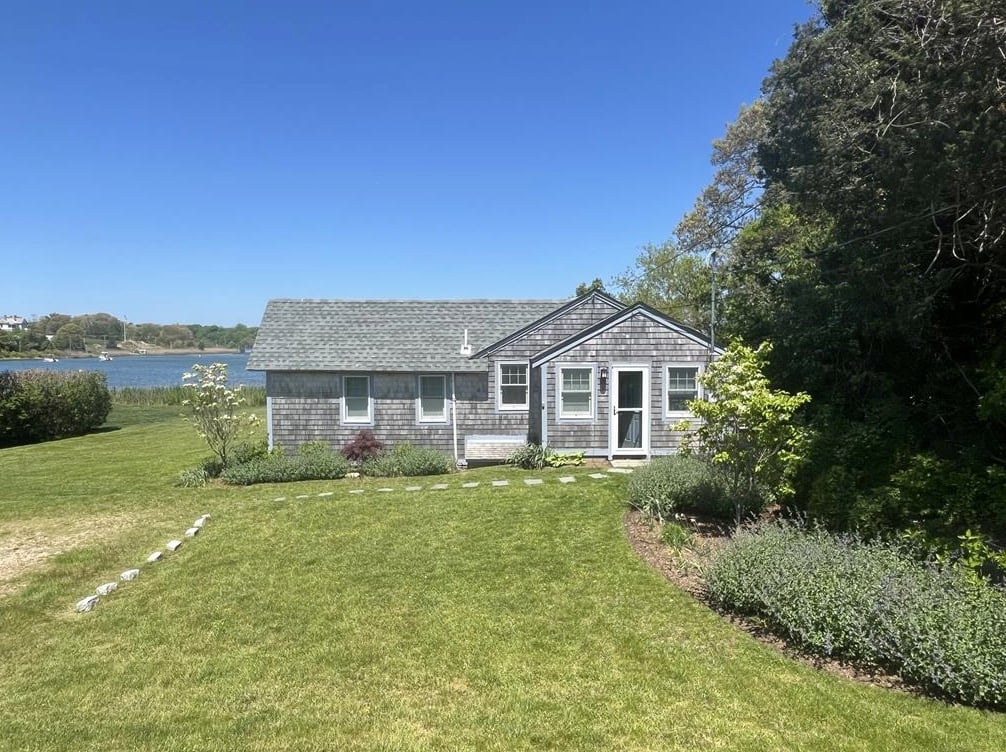 72 Hines Point