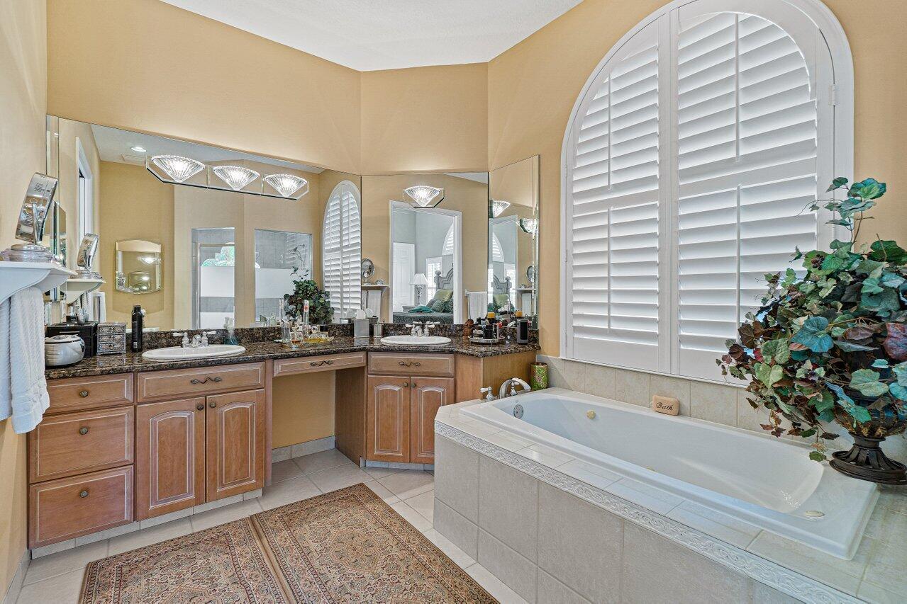 929 Greenbriar Dr