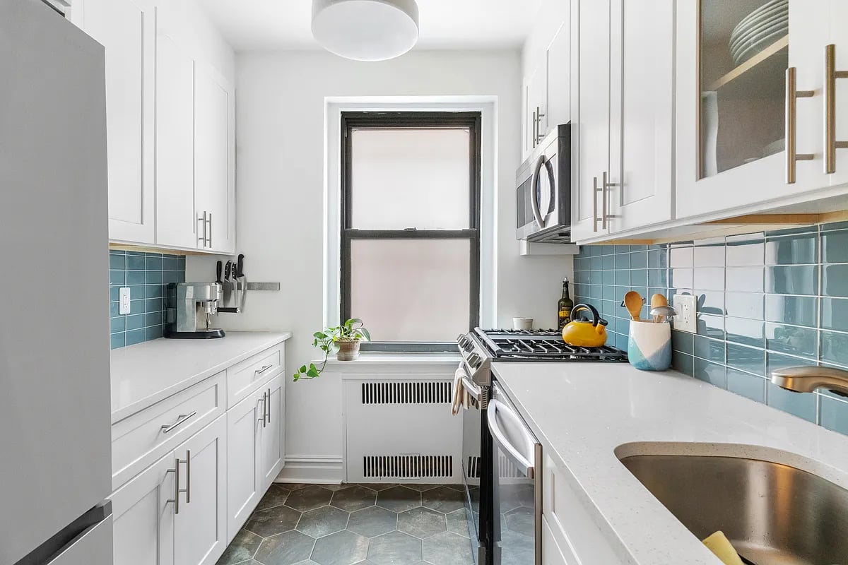 385 Argyle Rd #3B
