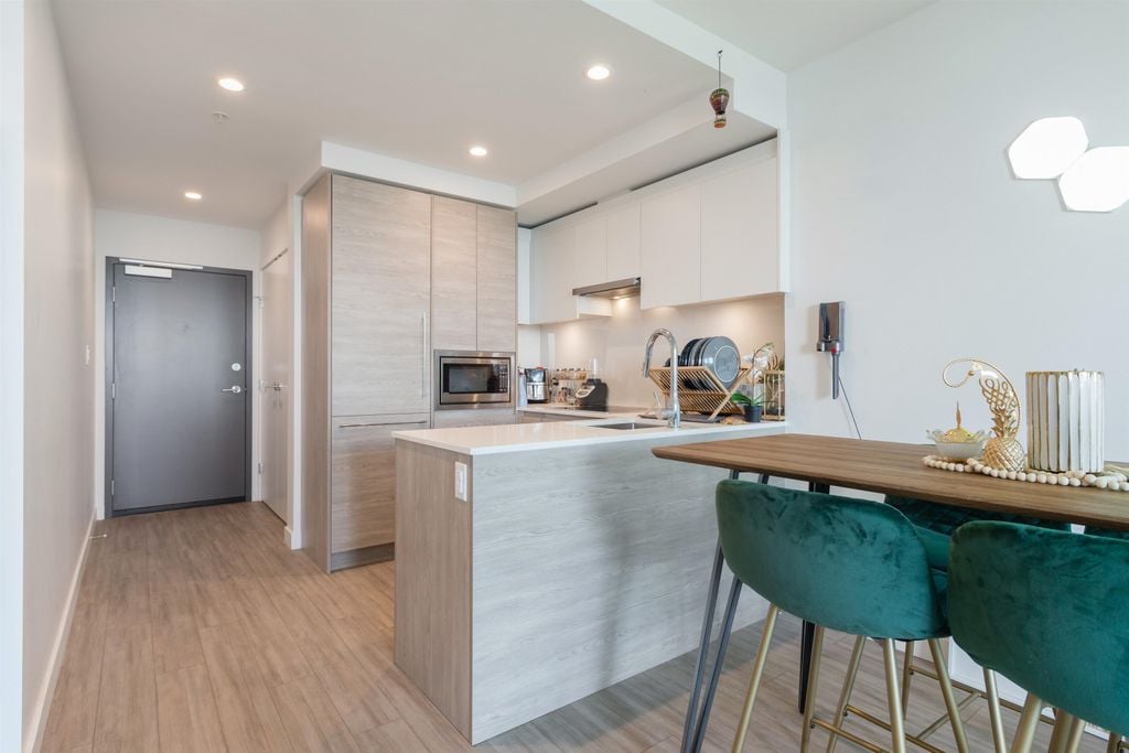 13615 Fraser Hwy, #1602