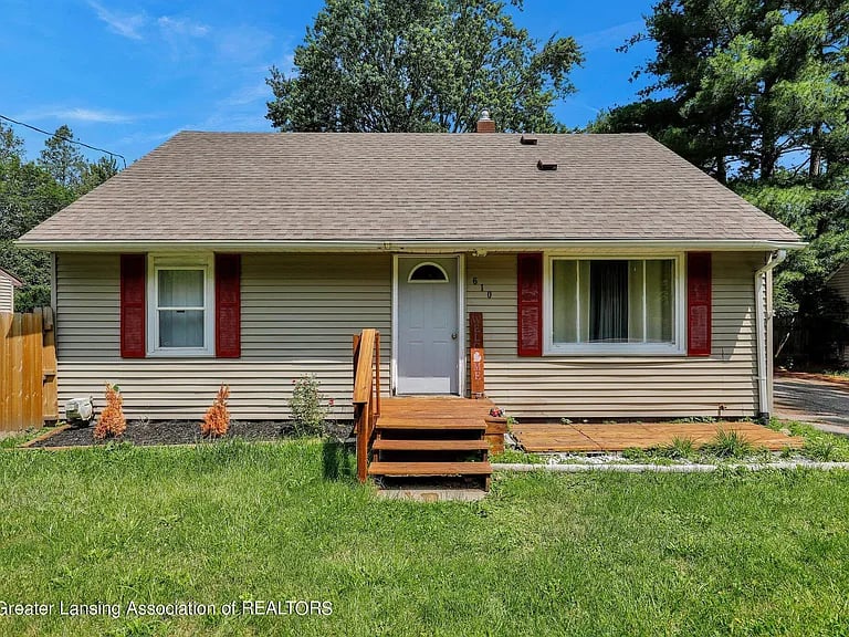 610 W Willoughby Rd